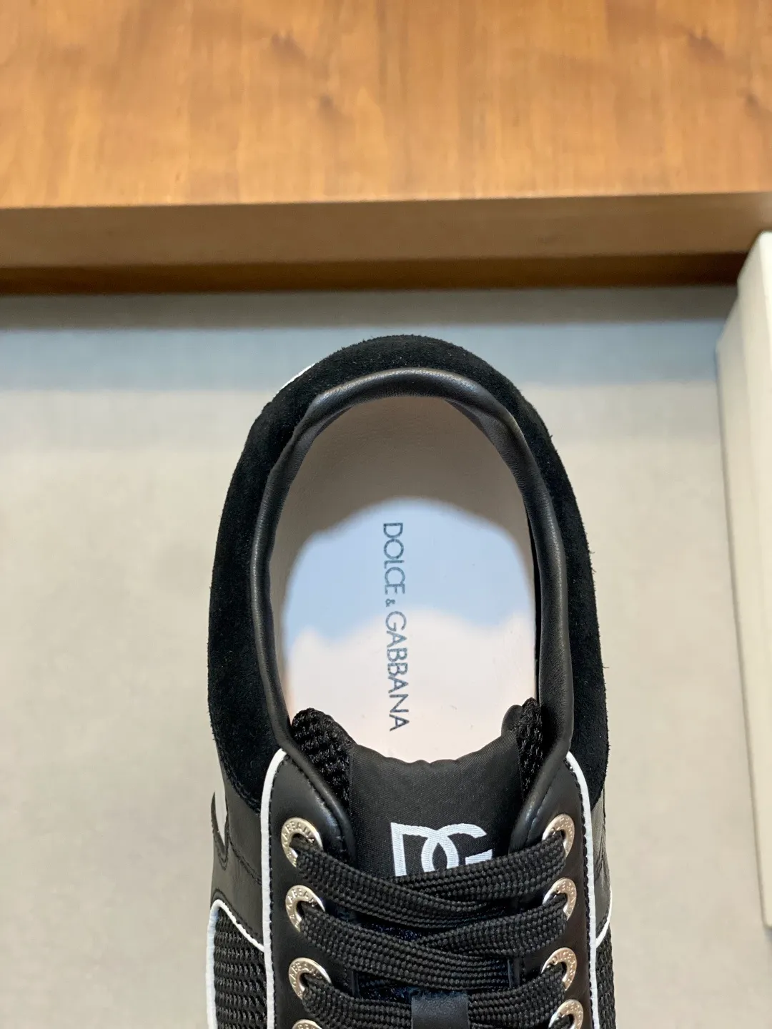 Men's shoes💰740 Dolce&Gabbana DG Cushion calfskin skate shoes｜Embellished with DG logo｜Lightweight, grippy two-tone TPU outsole adopts innovative design to provide excellent performance｜Jacquard label adds timeless style｜Original imported cowhide｜Multiple material splicing design｜Imported cowhide lining Cowhide foot pads｜Original TPU two-color elastic outsole Size: 39-44 (customized at 38.45.46)